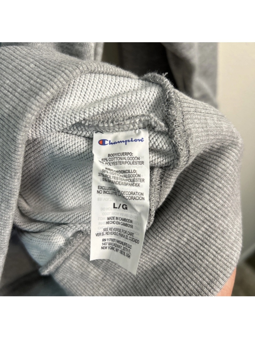 Champion Gray Fleece Crewneck Sweatshirt NWOT Men’s Size Large Relaxed Fit Soft - Picture 11 of 11